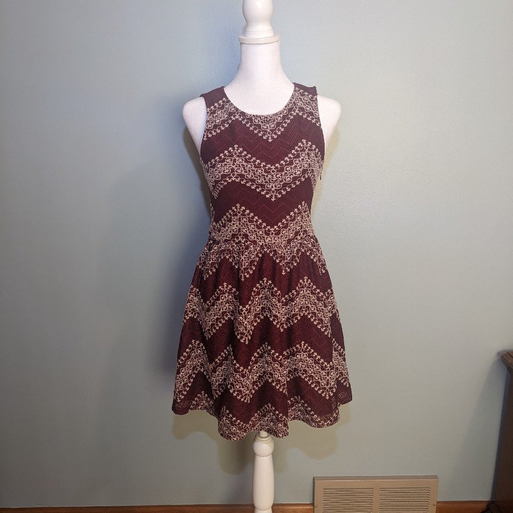 Xhiliration Sleeveless Burgundy Tan Chevron Tank Dress Size S